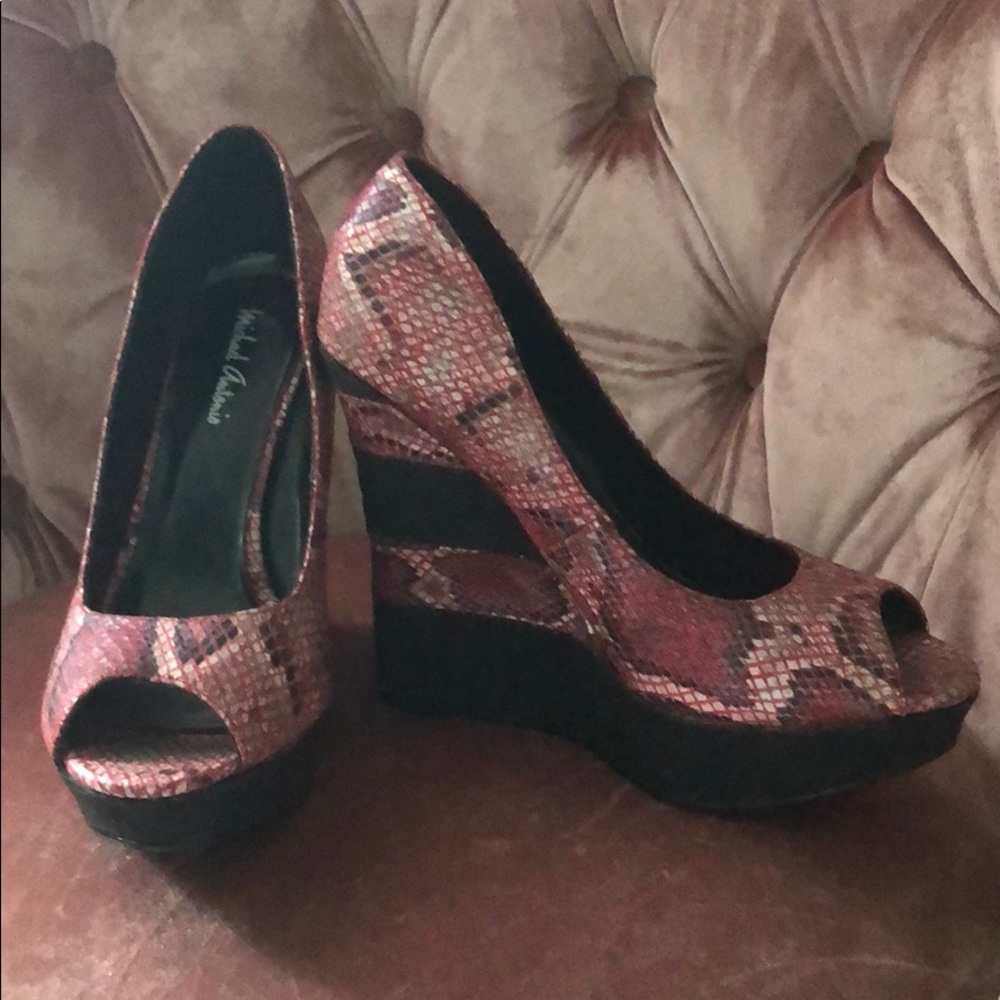 NWOT Snakeskin Wedges